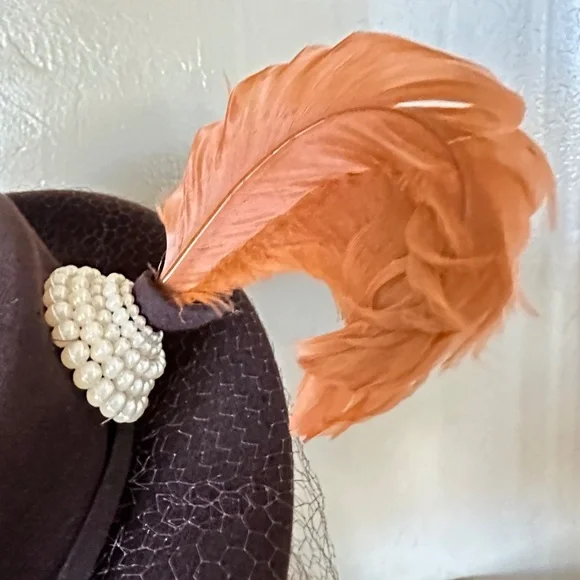 DAPPER 1940s' BROWN FELT HAT WITH PEAR & RUST COLORED FEATHER TRIM + VEIL